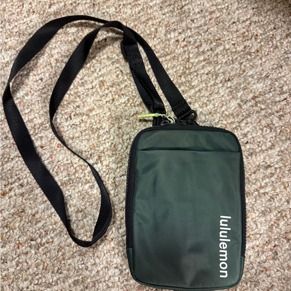 lululemon athletica Easy Access Crossbody Dark Green Belt Bag